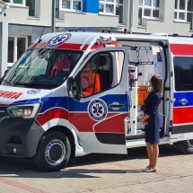 Nowy ambulans transportowy dla Szpitala